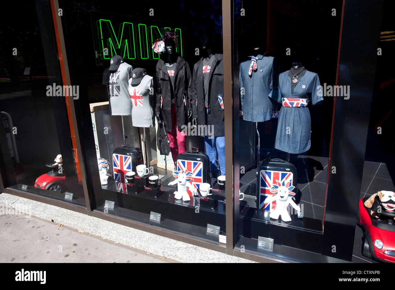 Mini Cooper vetrina, Londra, Inghilterra, Regno Unito. Foto Stock