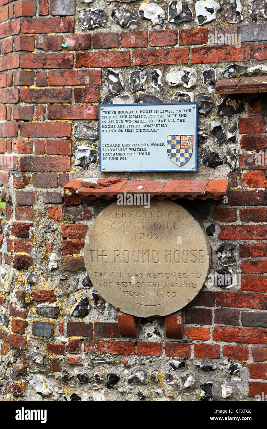 Iscrizione sulla casa rotonda di Lewes, East Sussex, Inghilterra. Foto Stock