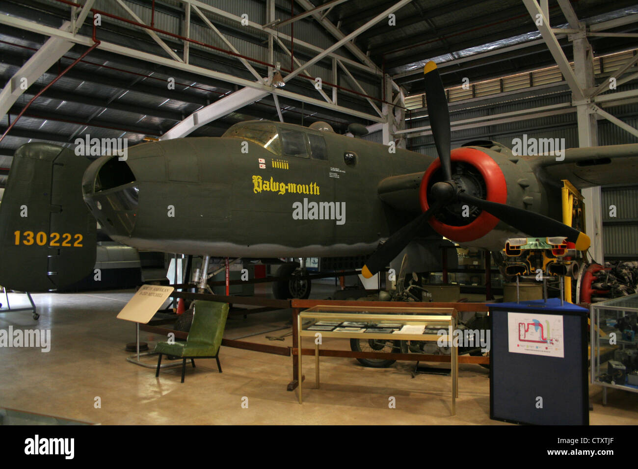 Wwii US Army Air Force b-25 mittchell sul display in Darwin Aviation Museum. Darwin, in australia Foto Stock