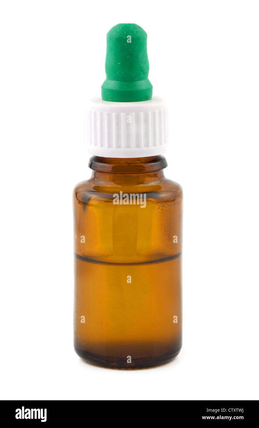 Medicina liquida in una bottiglia di vetro su sfondo bianco Foto Stock