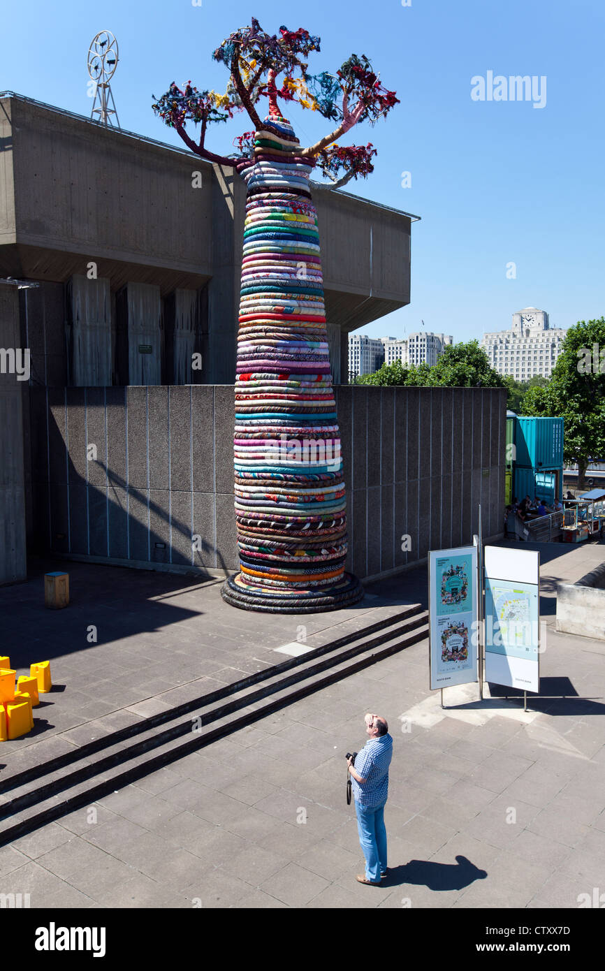 Sotto il baobab, parte del Festival dell'esposizione mondiale, Queen Elizabeth Hall Waterloo Bridge terrazza, Southbank, Londra. Foto Stock