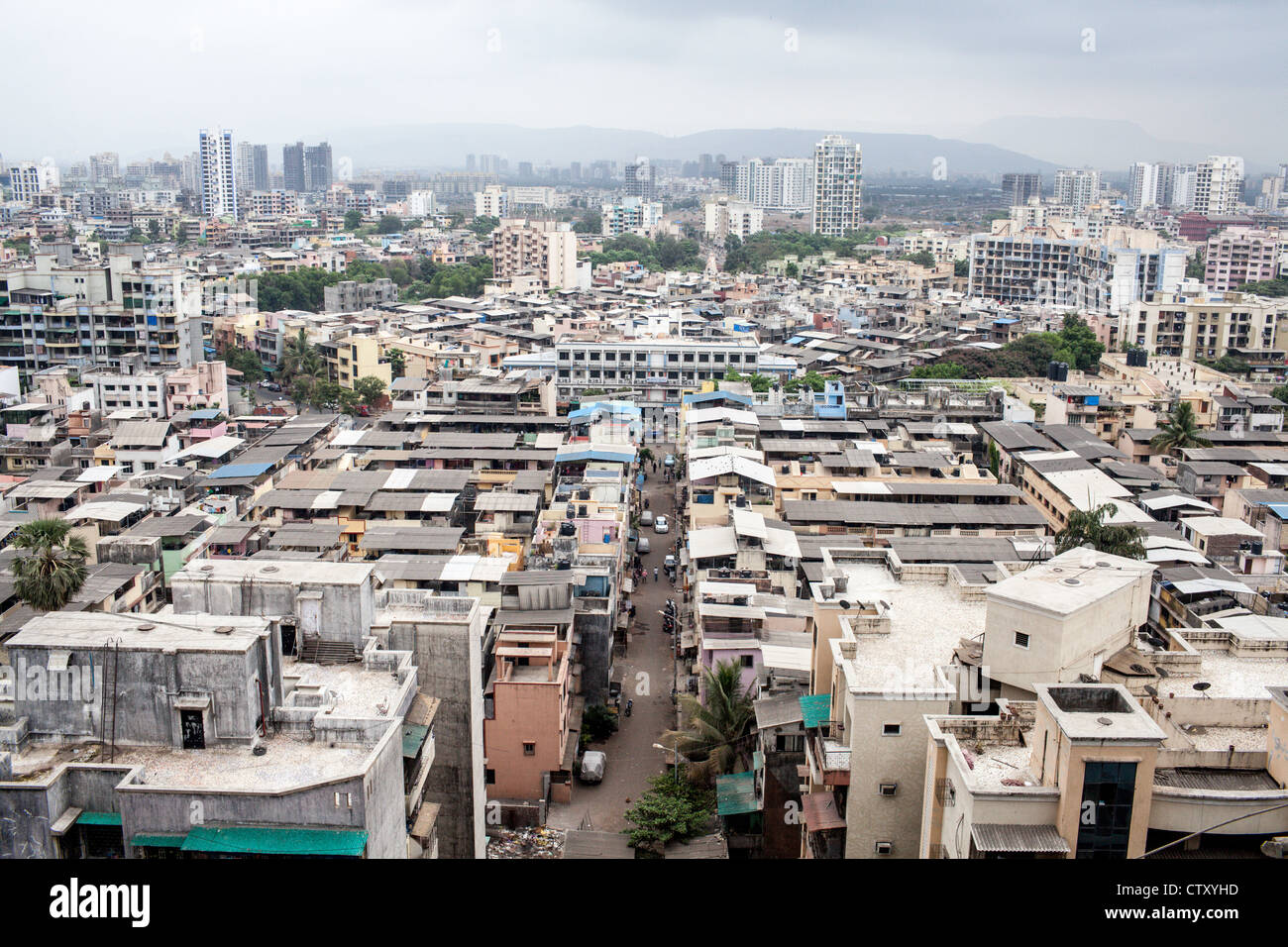Navi Mumbai continua a crescere sempre più veloce. I nuovi edifici sono eretti regolarmente per fornire un numero sufficiente di case per la popolazione. Foto Stock