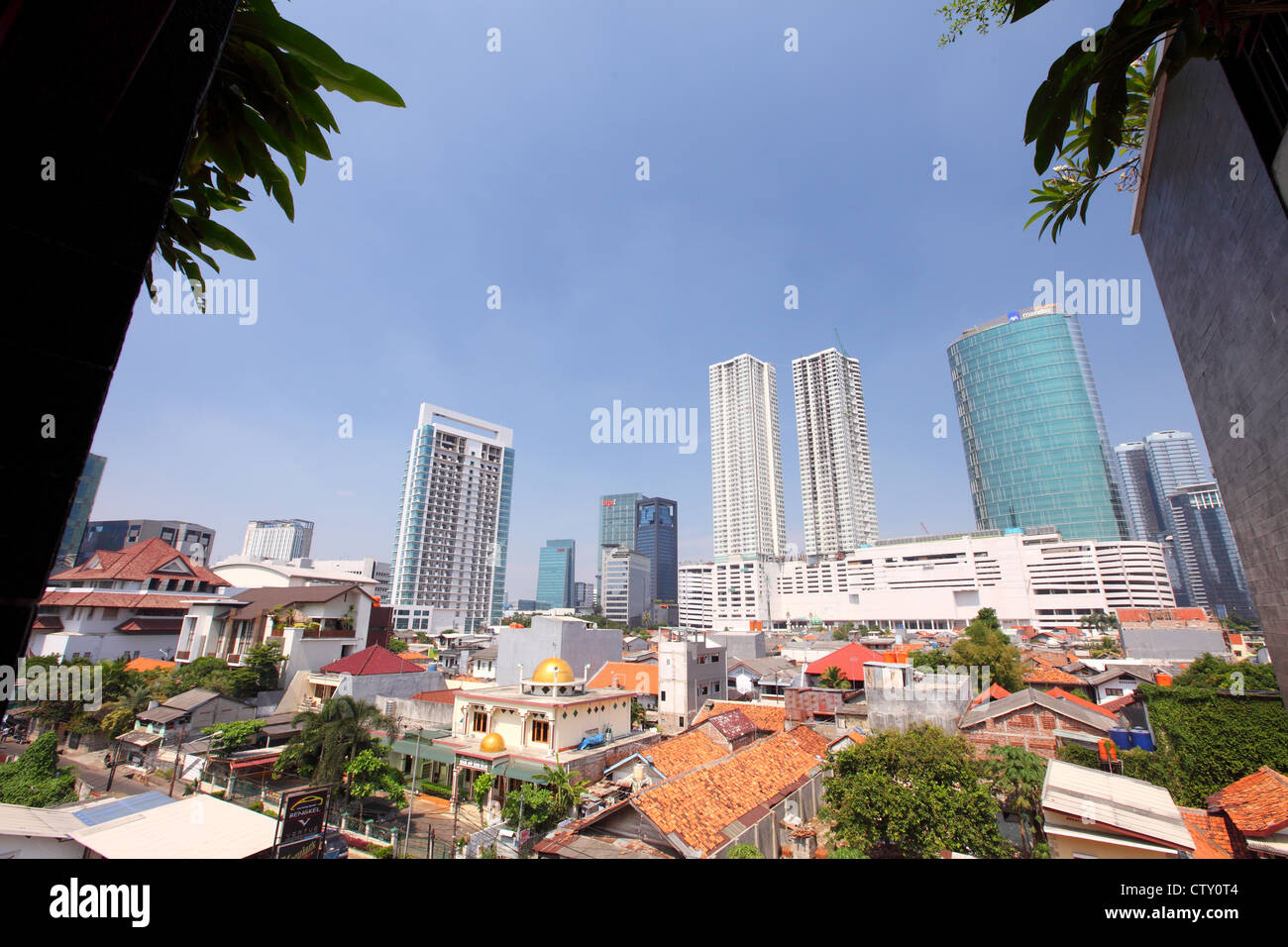Vista su Giacarta. Alta skyrise edifici per uffici a Jakarta, Indonesia Foto Stock