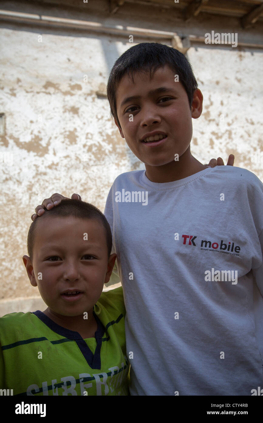 Due ragazzi, Istaravshan, Tagikistan Foto Stock
