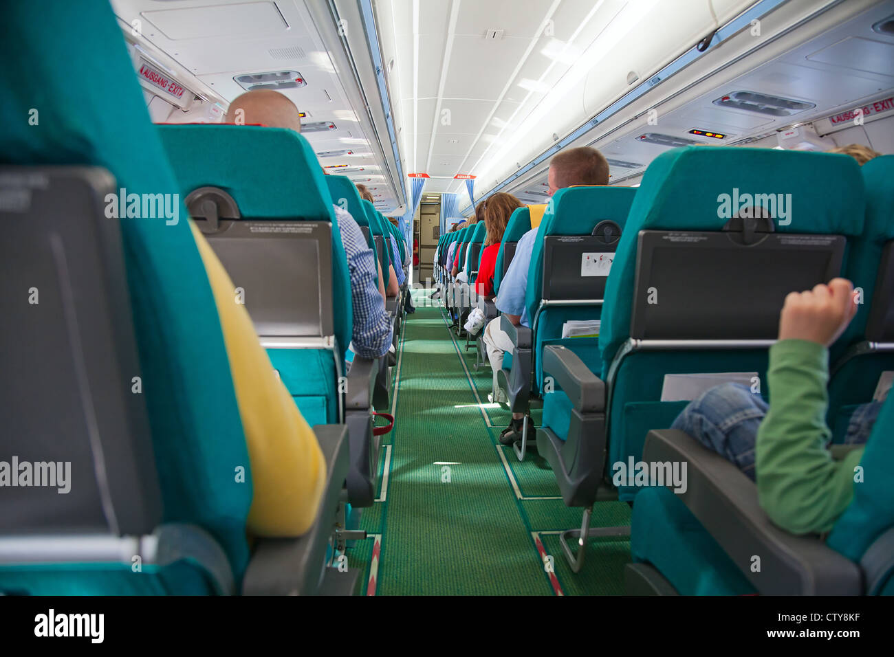 Cabina di un aereo dopo il decollo Foto Stock