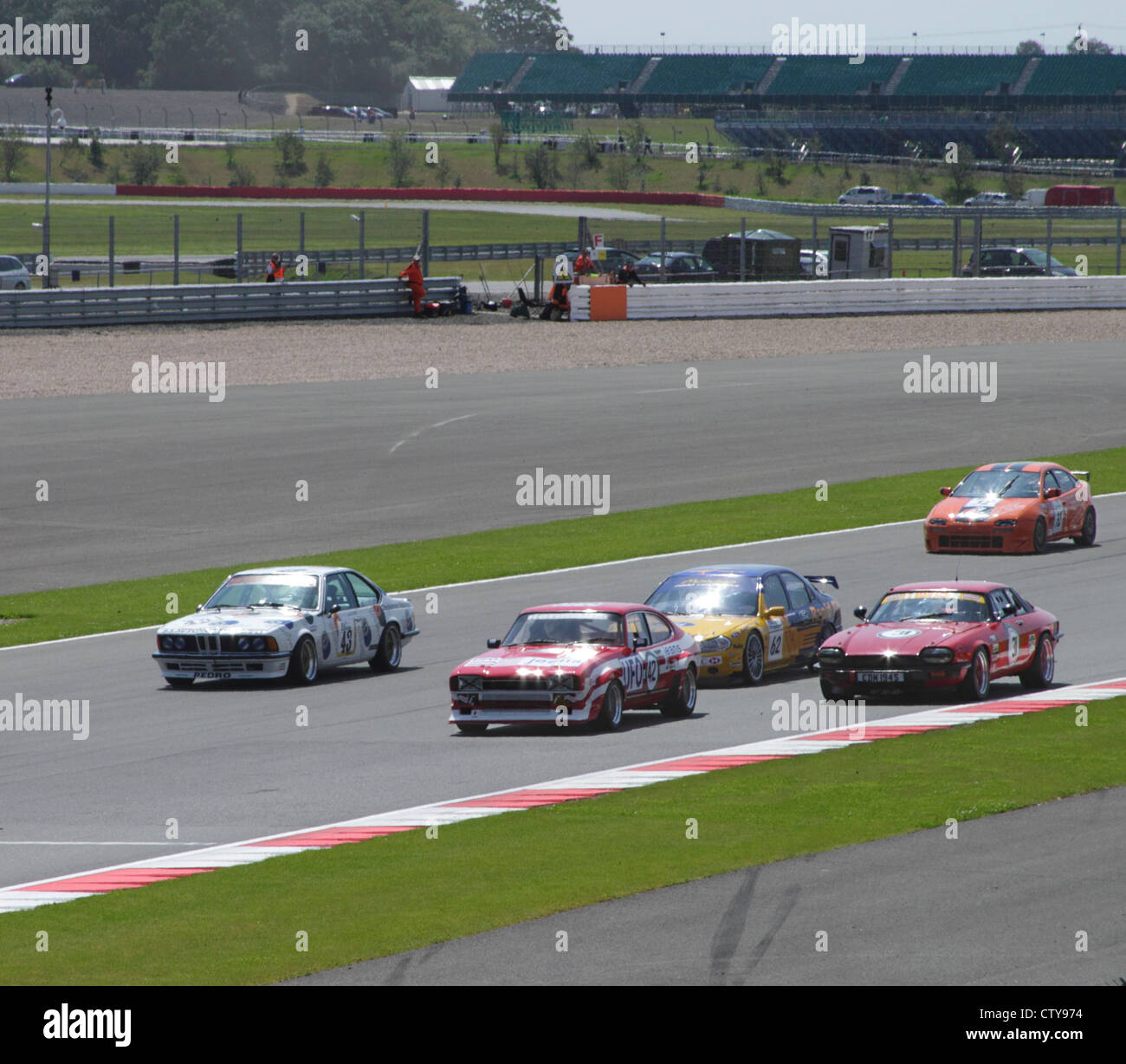 Gara di Fujifilm Touring Car Trophy 1970-2000 Silverstone Classic Luglio 22 2012 vista dall'angolo di villaggio Foto Stock