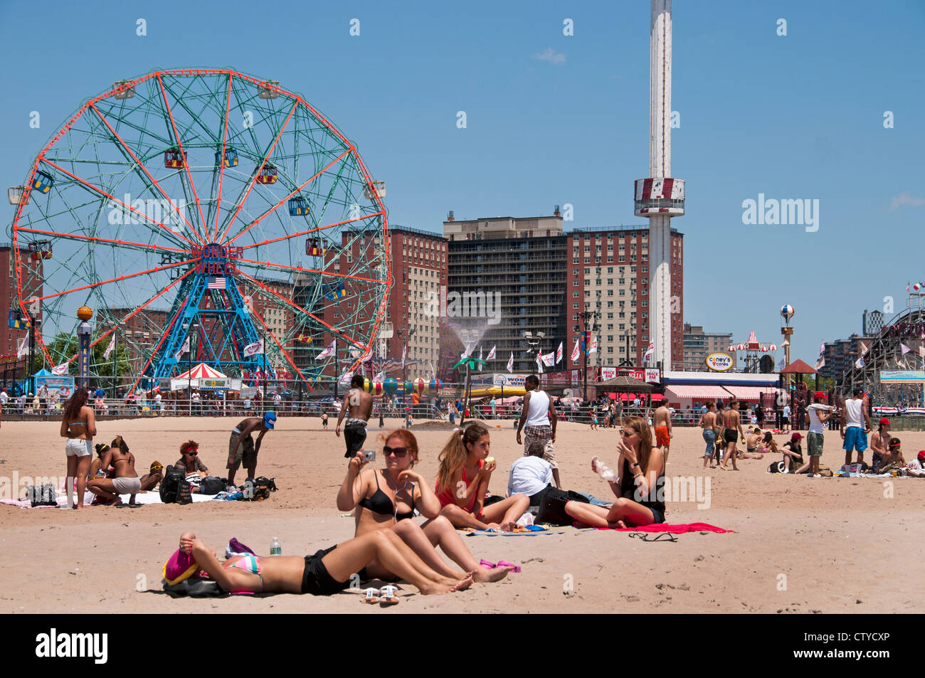 Deno il Wonder Wheel parco dei divertimenti di Coney Island Luna Beach Boardwalk Brooklyn New York Foto Stock