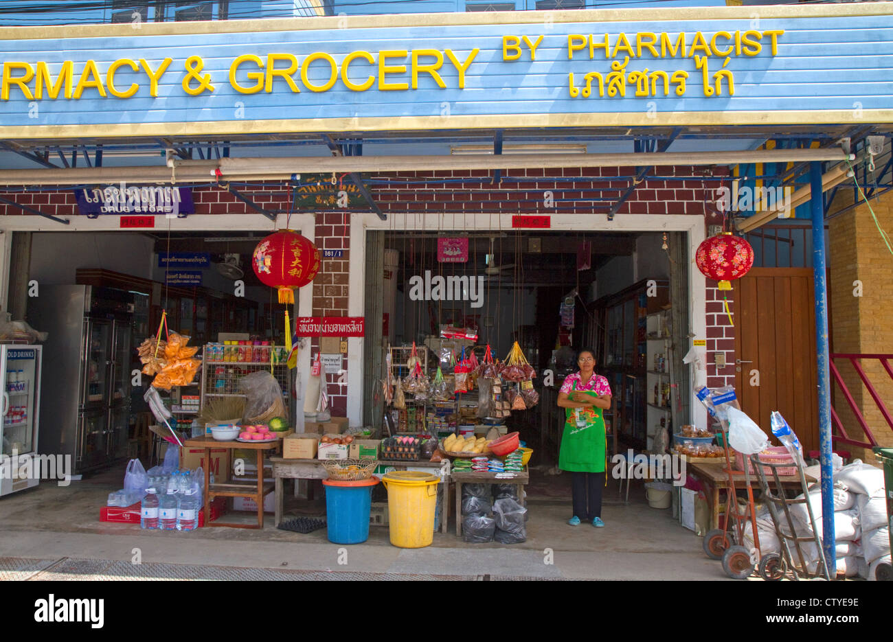 Parte anteriore del negozio di un fruttivendolo sull isola di Ko Samui, Thailandia. Foto Stock