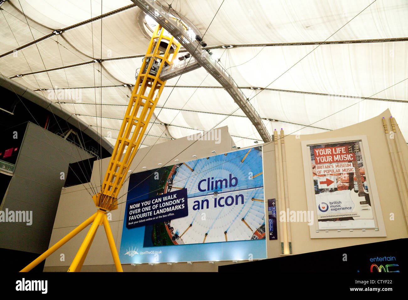 "Salire un' icona di pubblicità per camminare sul tetto dell'arena O2, Greenwich, London REGNO UNITO Foto Stock