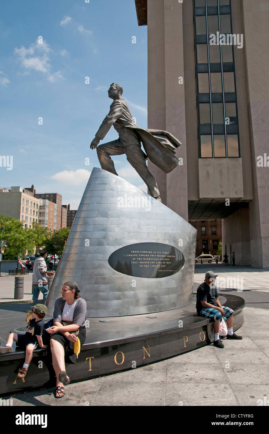 Adam Clayton Powell Monument - Dr Martin Luther King Jr Boulevard Harlem New York Manhattan Stati Uniti Foto Stock