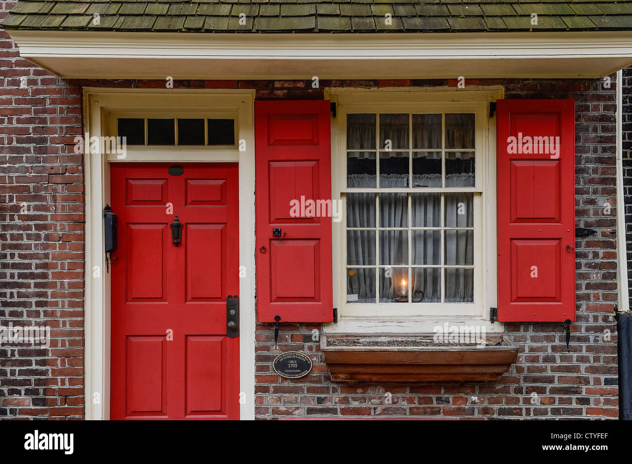 Città coloniale case, elfreth's Alley, la più antica strada residenziale negli Stati Uniti, Philadelphia, Pennsylvania, Stati Uniti d'America Foto Stock