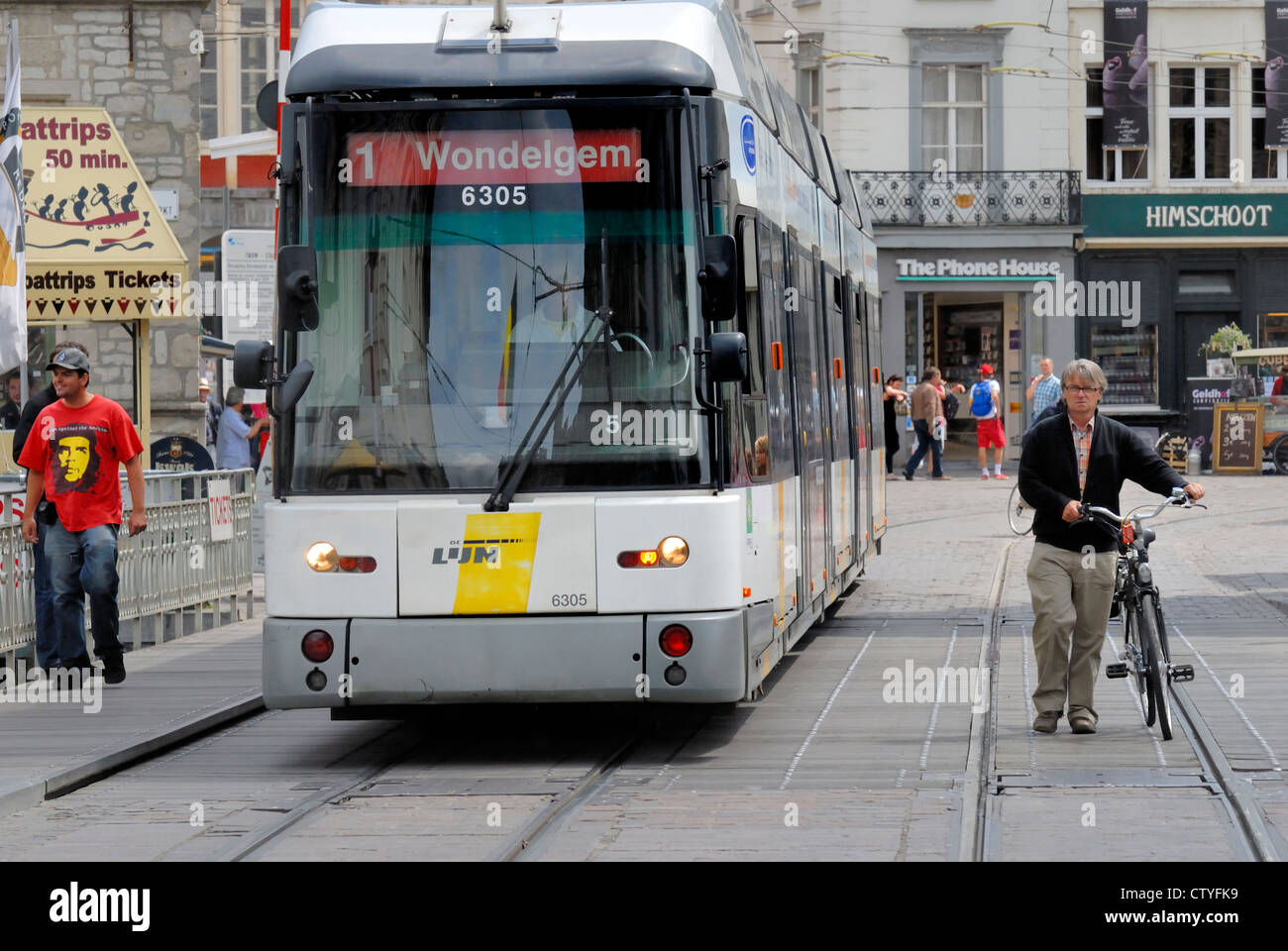 Ghent / Gent, Belgio. Il Tram n. 1 a Wondelgem Foto Stock