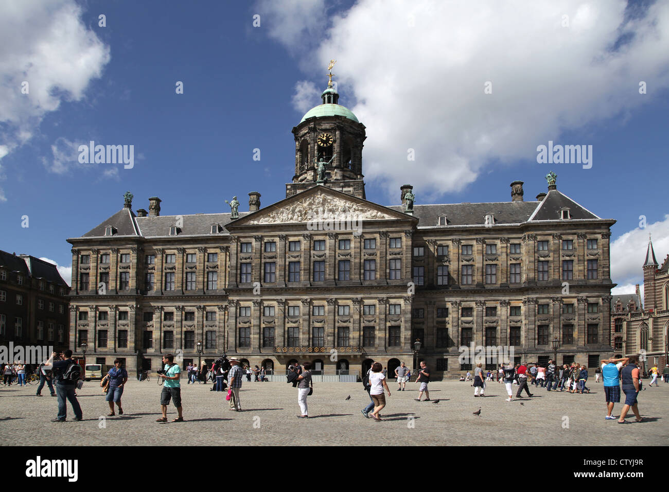 Vista del Palazzo Reale (Koninklijk Paleis) da Piazza Dam, Amsterdam, Paesi Bassi. Foto Stock