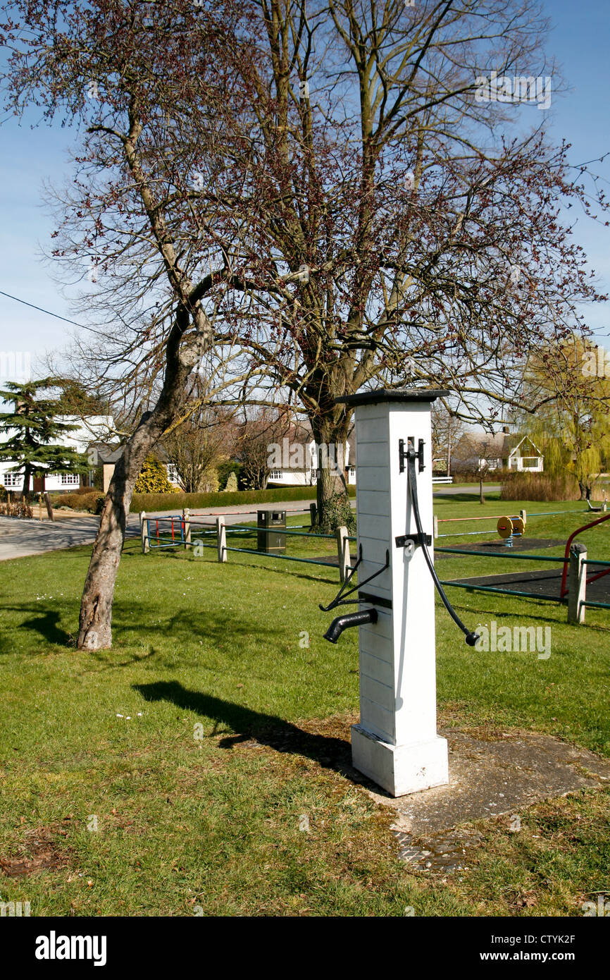 Wicken pompa del villaggio Cambridgeshire England Regno Unito Foto Stock