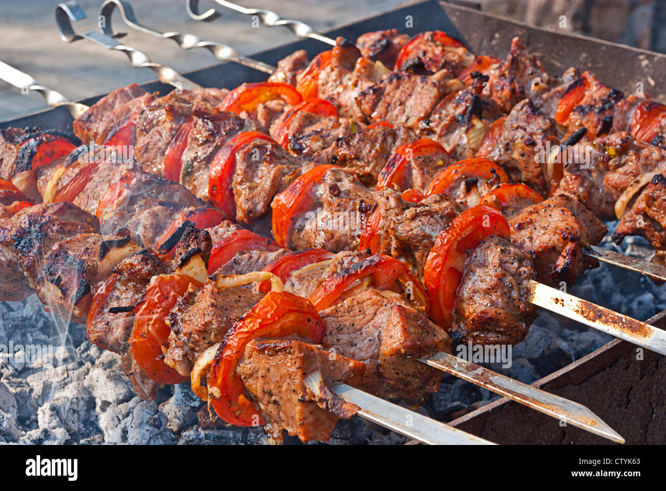 Il barbecue si trova vicino immagine in alto Foto Stock