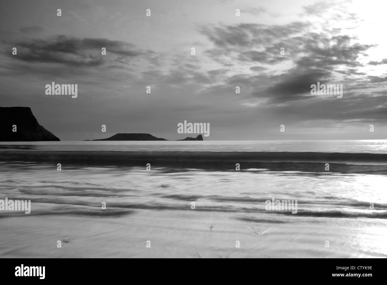 Immagine monocromatica di Worms-Head, Wales, Regno Unito. Foto Stock