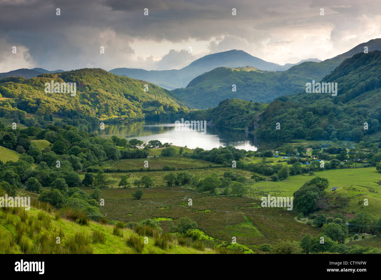 Nant Gwynant Valley, il Parco Nazionale di Snowdonia, Galles Foto Stock