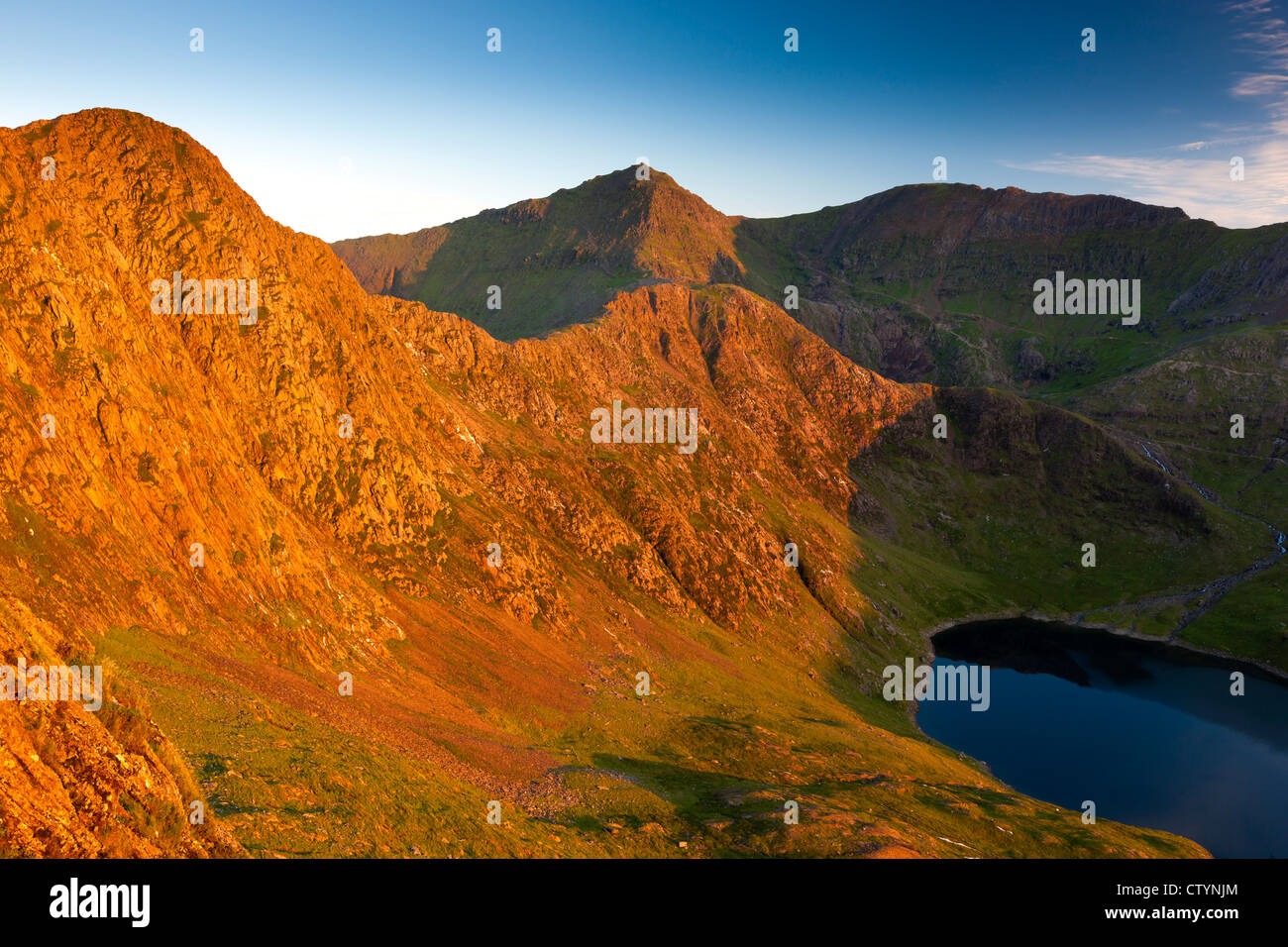 Y Lliwedd, Snowdon e Garnedd Ugain dal Snowdon Horseshoe, Parco Nazionale di Snowdonia, Gwynedd, Wales, Regno Unito, Europa Foto Stock