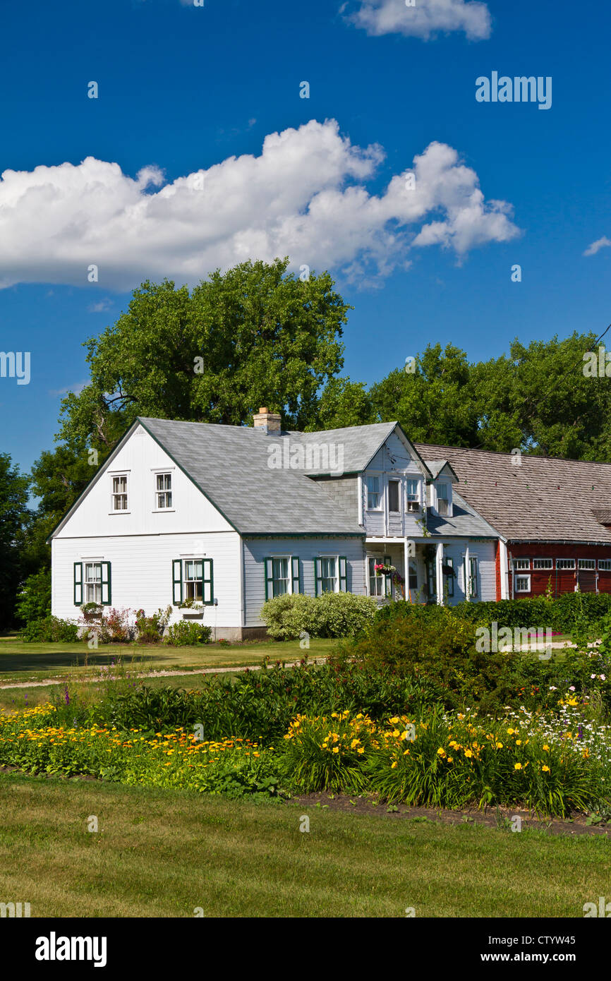 Una storica casa mennonita-fienile in Neubergthal, Manitoba, Canada. Foto Stock