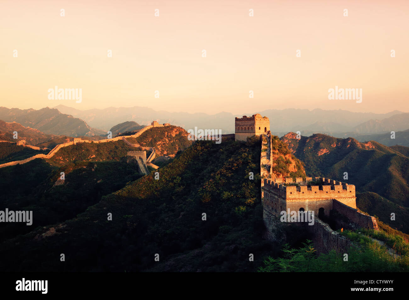 La Grande Muraglia della Cina al tramonto Foto Stock