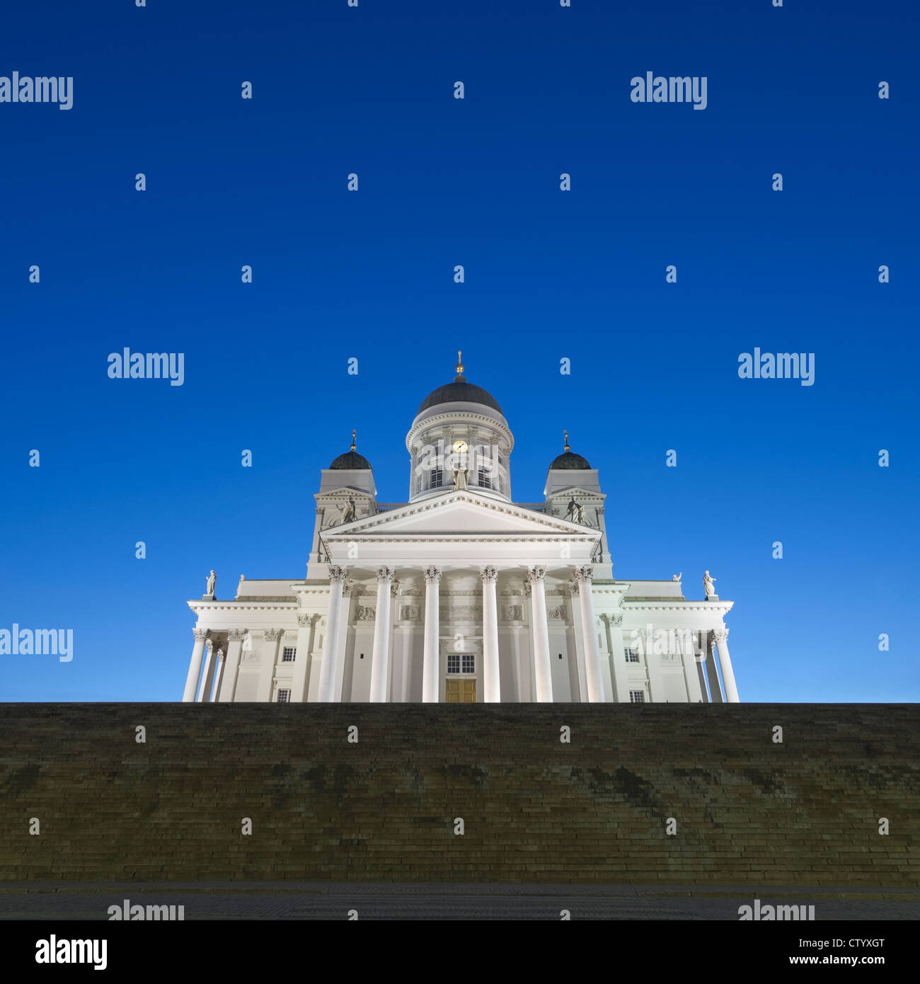 Edificio ornato illuminata di notte Foto Stock