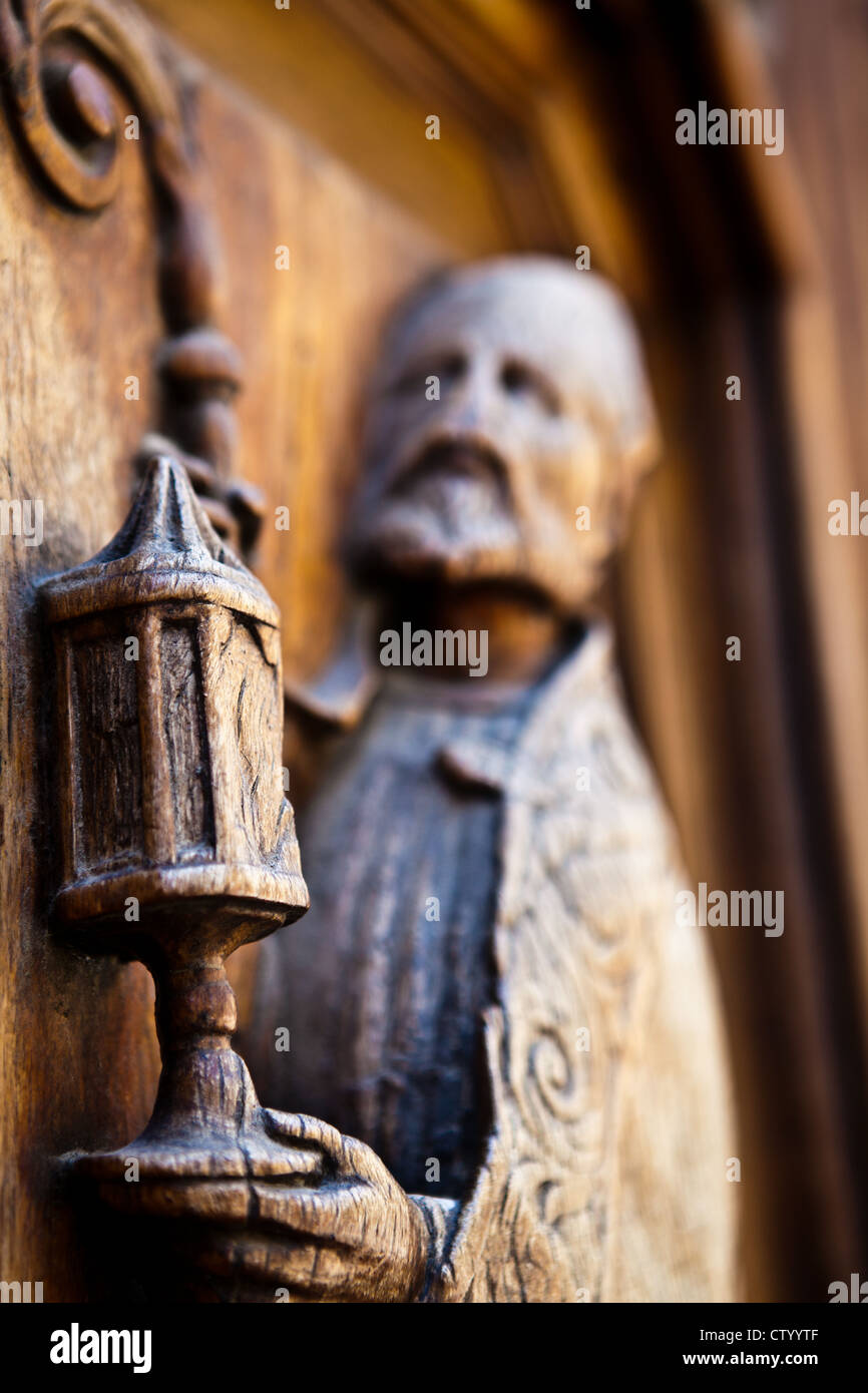 Vecchio di legno fatti a mano religiosa artefatto Foto Stock