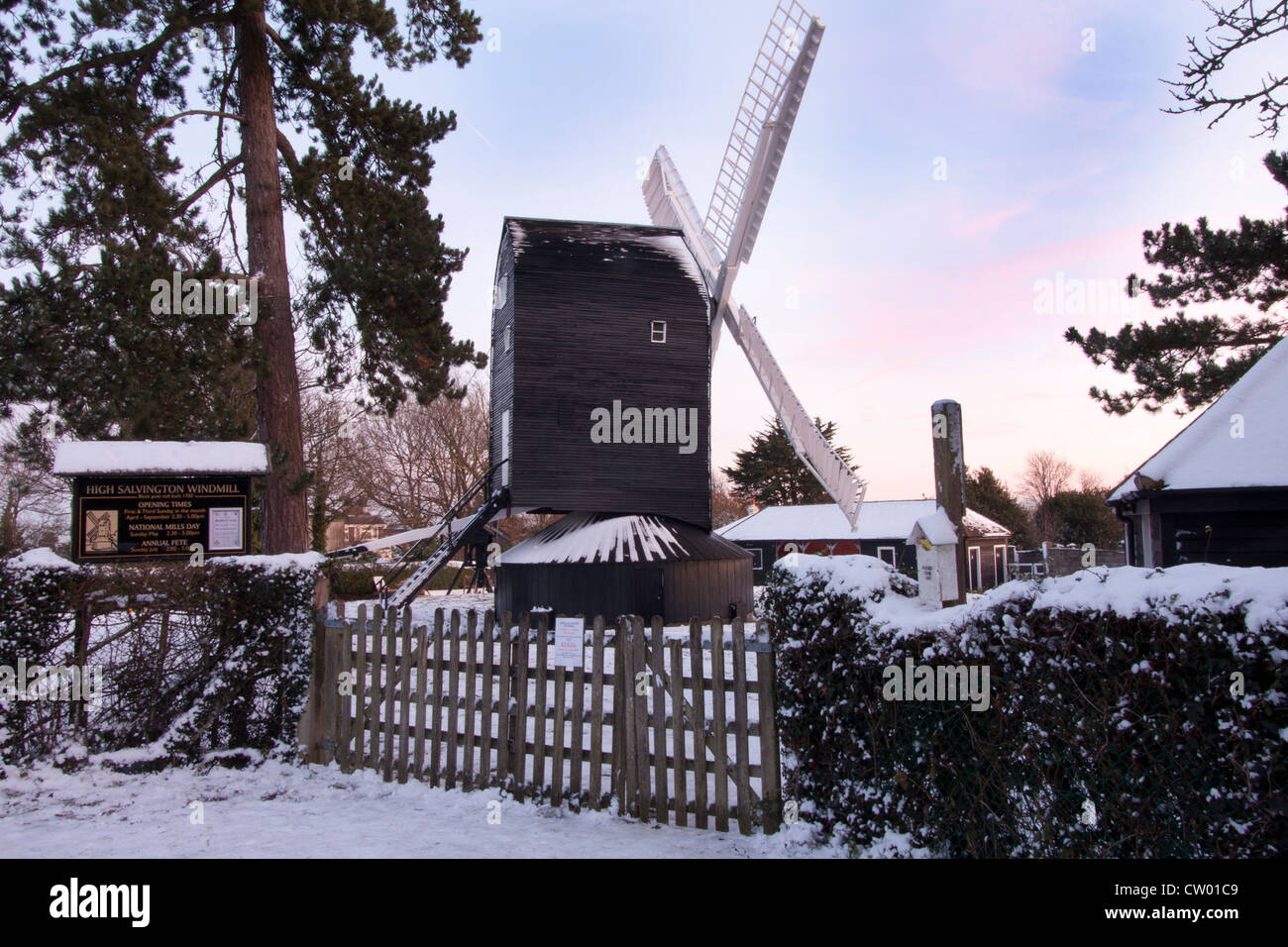 High Salvington post mill, Worthing, nella neve Foto Stock