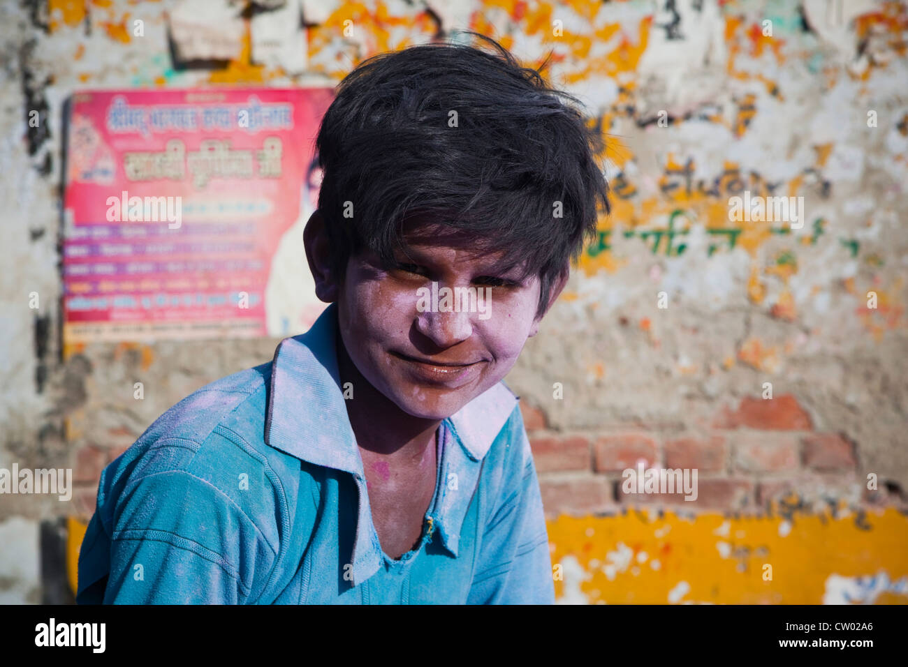 Ritratto di ragazzo Festival di Holi, Hampi, nello stato di Karnataka, India, Asia Foto Stock