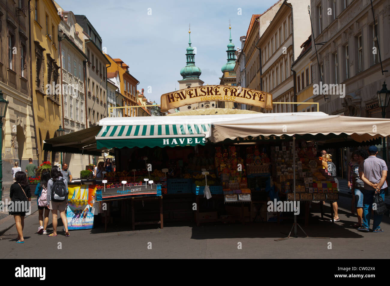 Havelske Trziste il Havelska street market Stare Mesto la Città Vecchia Praga Repubblica Ceca Europa Foto Stock