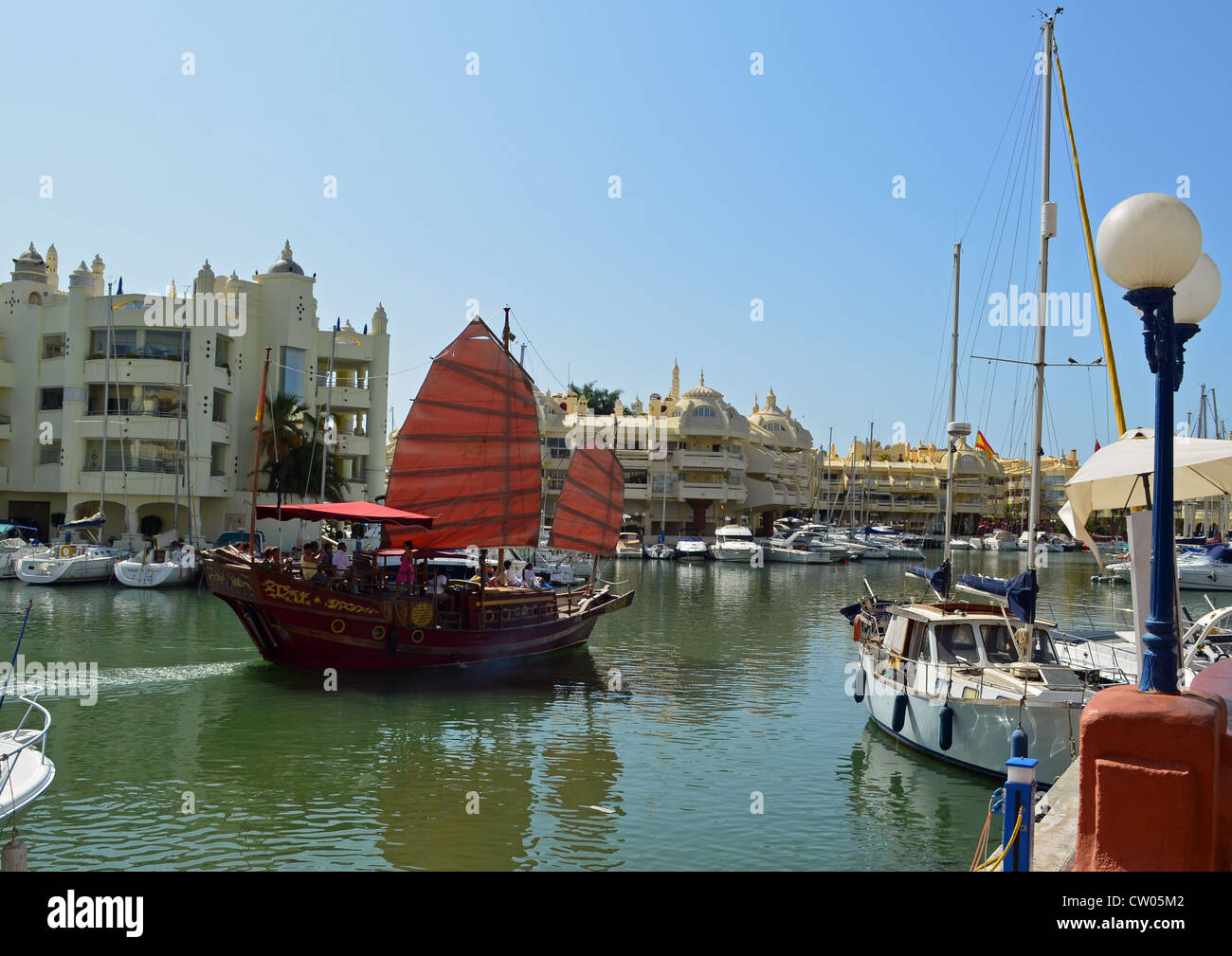 Giunca Cinese stile barca a Benalmadena Marina Foto Stock