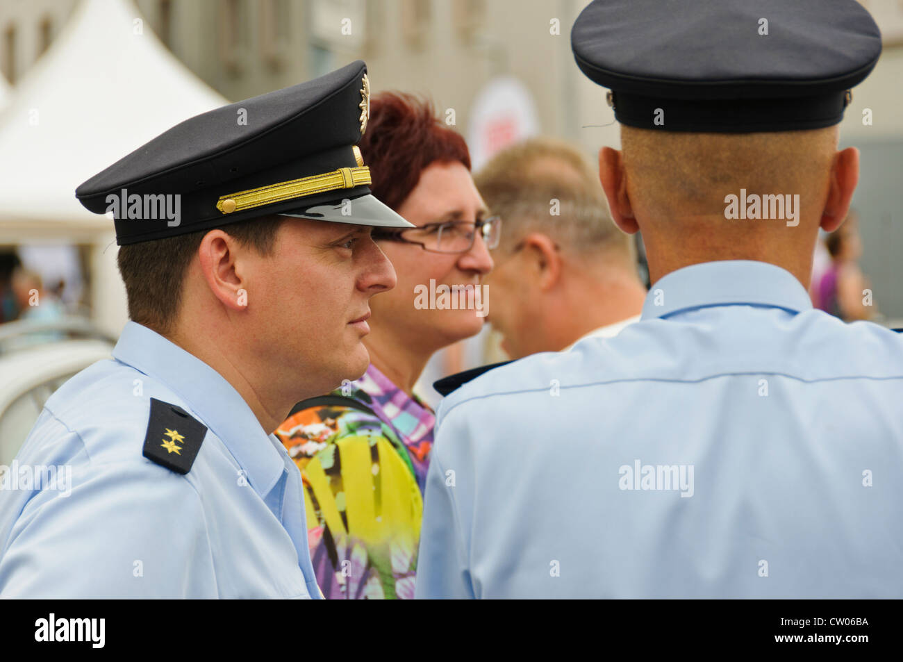 Maggiore tedesco echelon funzionario di polizia di polizia Consigliere Senior POR Polizeioberrat Bundespolizei indossando berretto Germania Foto Stock