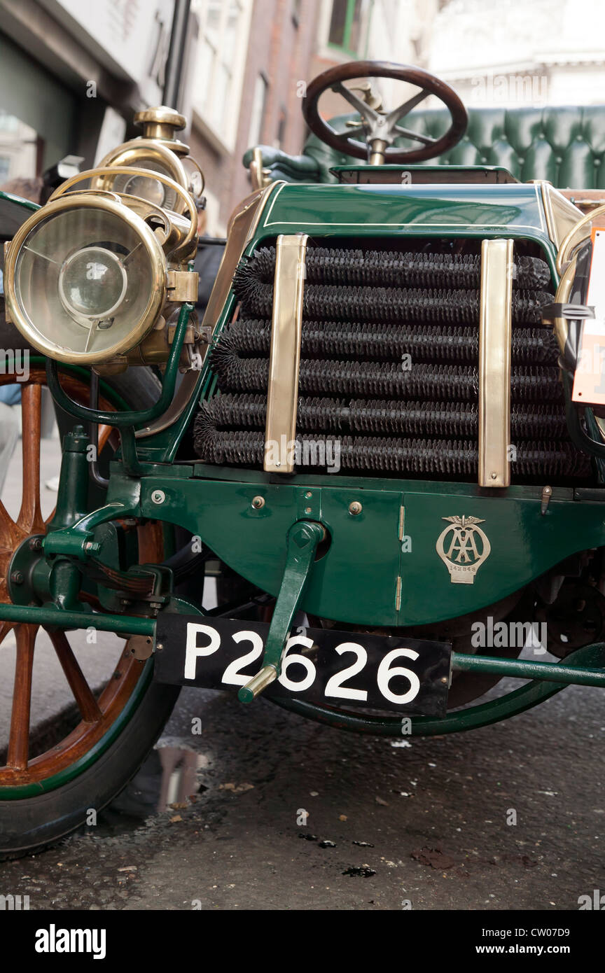 Vista ravvicinata della parte anteriore del 1902 Panhard et Levassor veterano auto Foto Stock