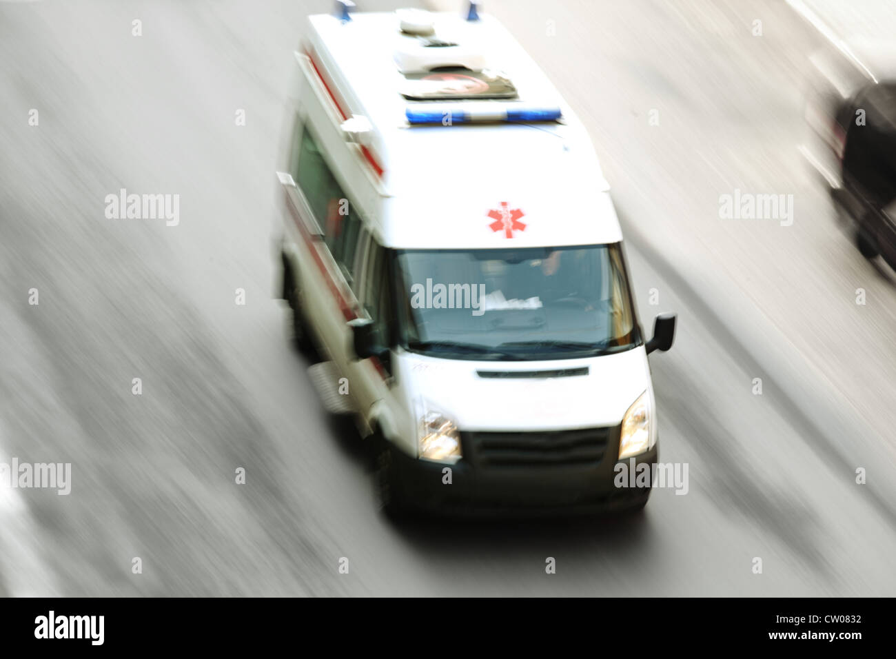 Ambulanza sulla strada Foto Stock