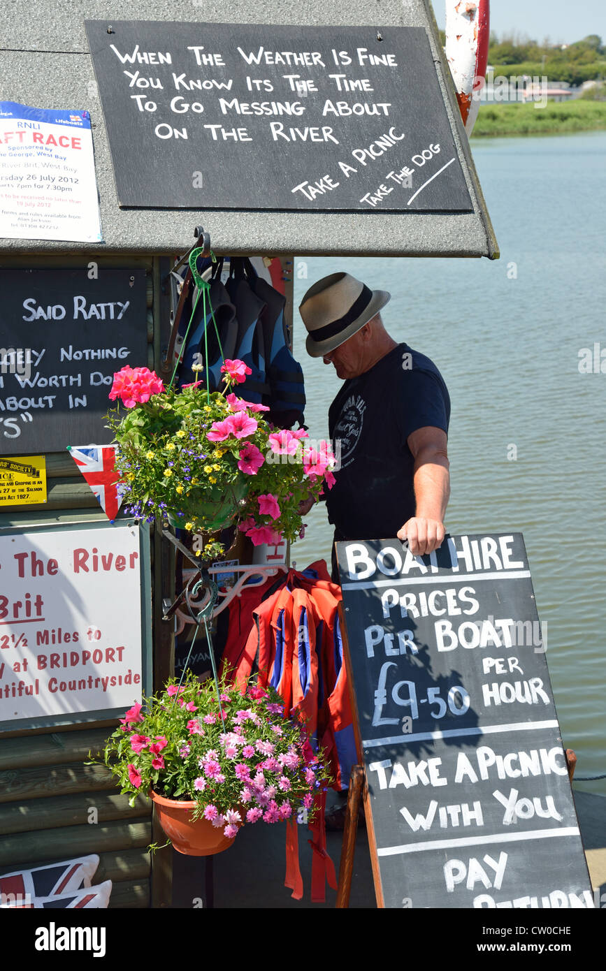 Barca fluviale Noleggio booth, West Bay, Dorset, England, Regno Unito Foto Stock