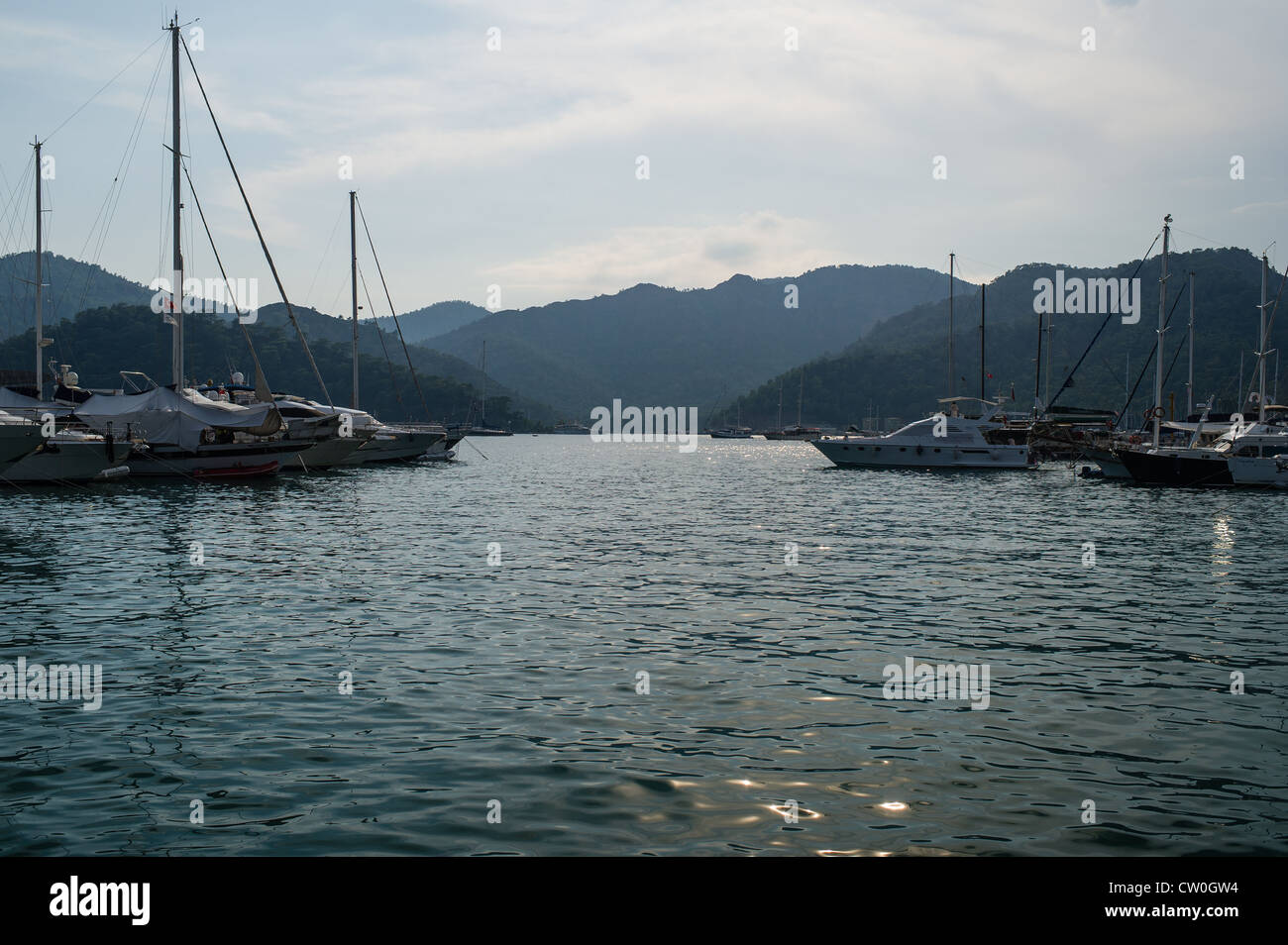 La pesca Gulets e yacht nel porto di Gocek, Dalaman Turchia Foto Stock