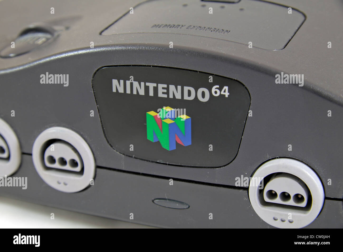Close up del Nintendo 64 o N64 console per video game, una quinta generazione di console per video game lanciato nel 1996 in Japa Foto Stock