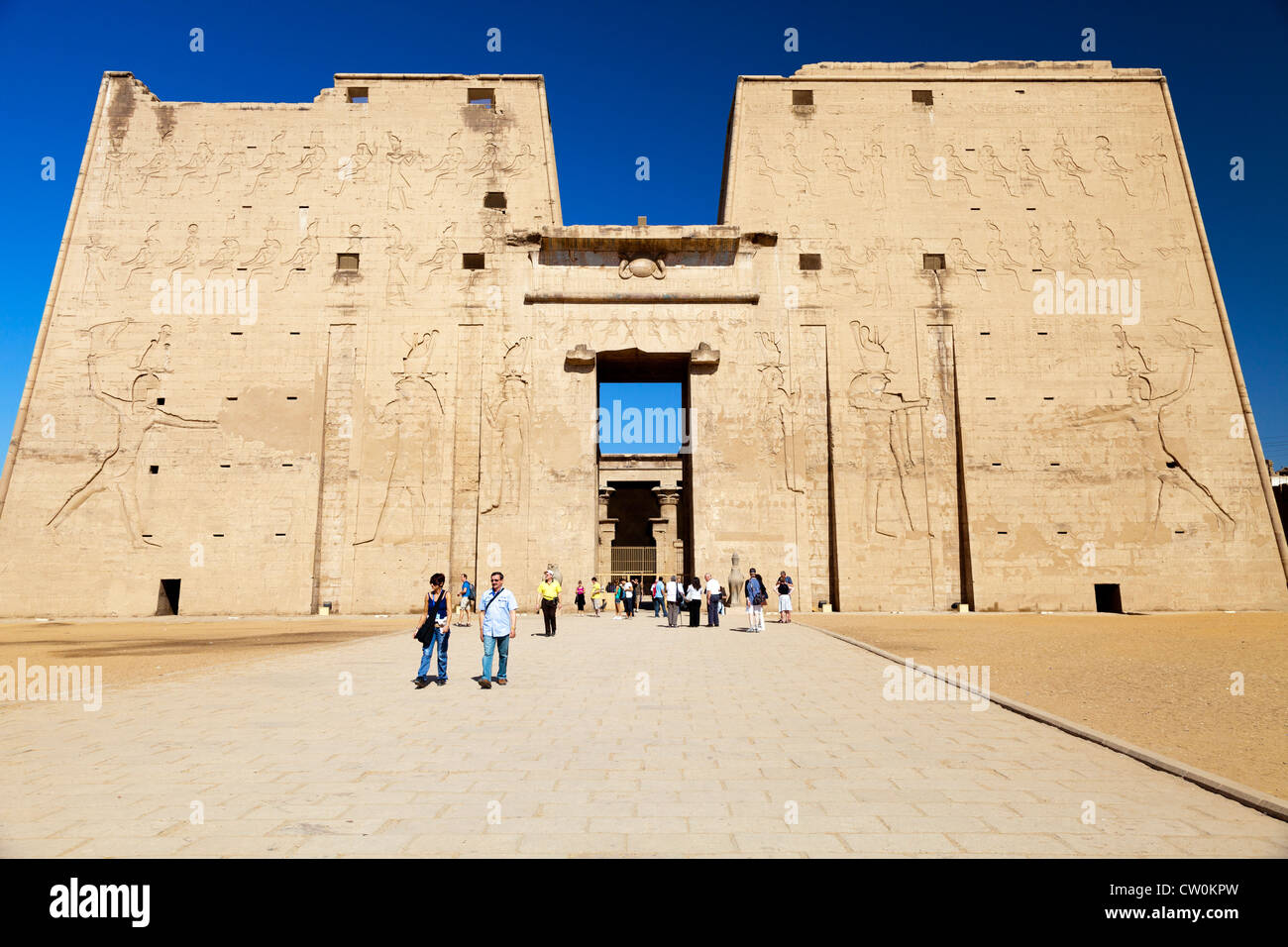 Il Tempio di Edfu, Egitto - grande entrata 8 Foto Stock