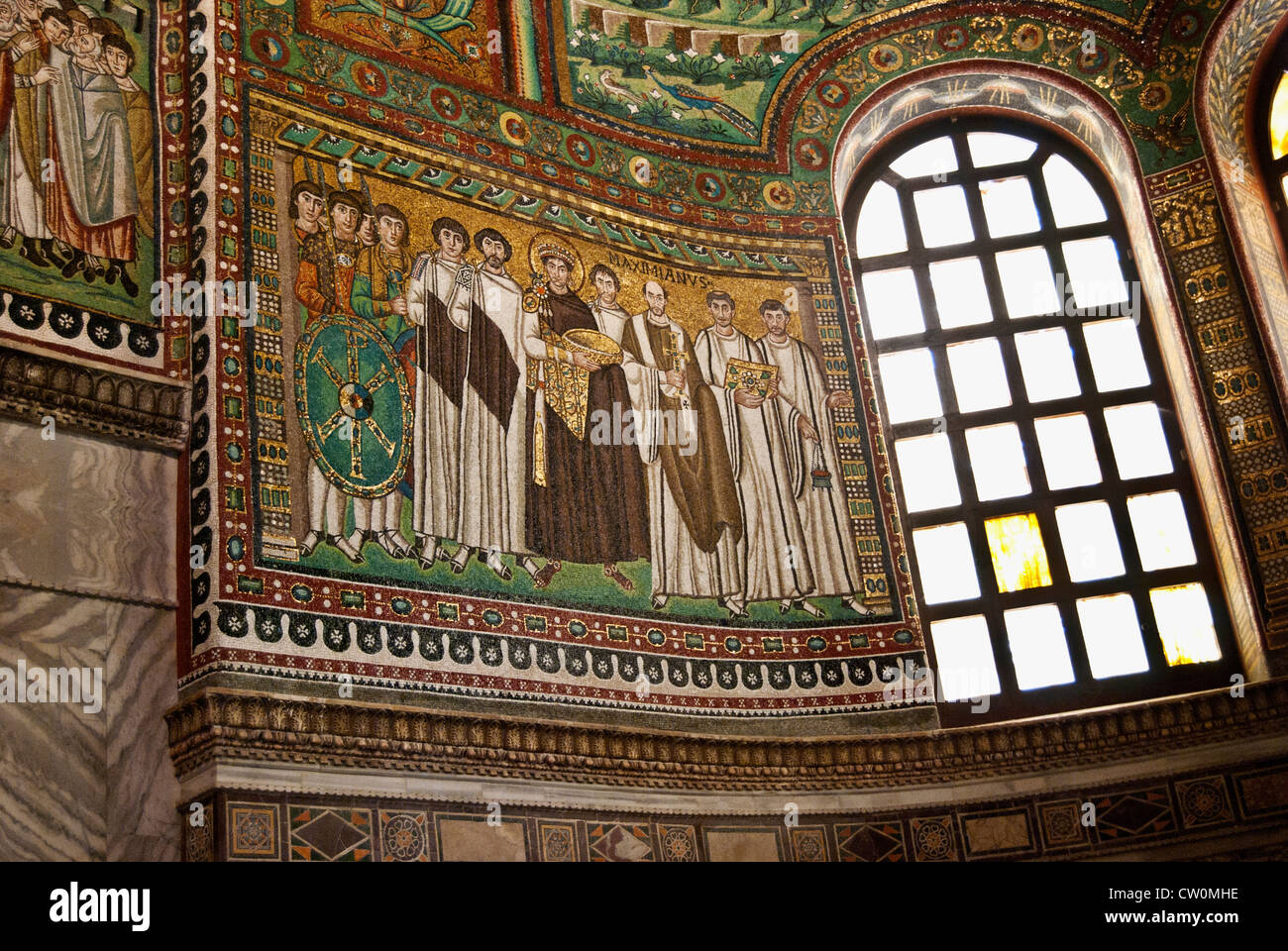 I Mosaici Di San Vitale Riassunto La Basilica di San Vitale, il mosaico dell'Imperatore Giustiniano e il