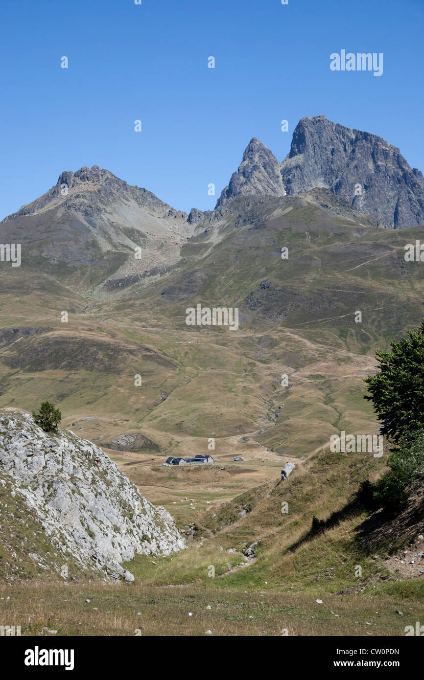 Il Sud Est del Midi d'Ossau picco, nel Parco Nazionale dei Pirenei - Francia. La face Sud Est del Pic du Midi d'Ossau. Foto Stock Il Sud Est del Midi d'Ossau picco, nel Parco Nazionale dei Pirenei - Francia. La face Sud Est del Pic du Midi d'Ossau. Foto Stock