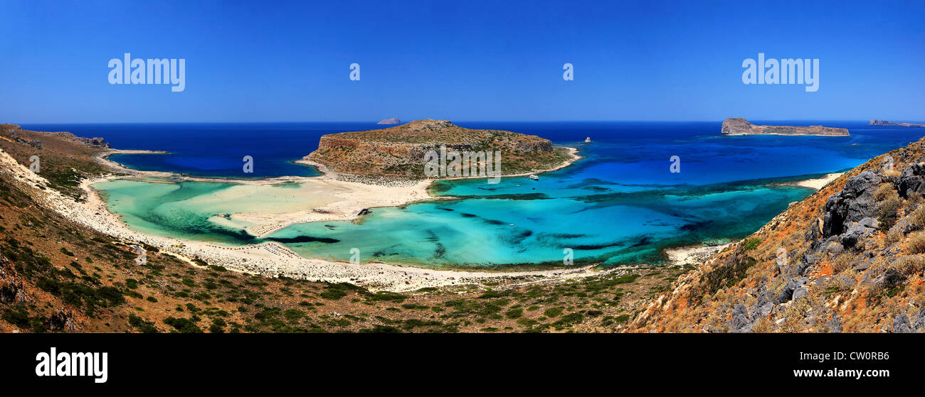 Balos Beach sulla costa norhwest dell isola di Creta, nella prefettura di Hania, Grecia. Vista panoramica (5 foto cucito). Foto Stock