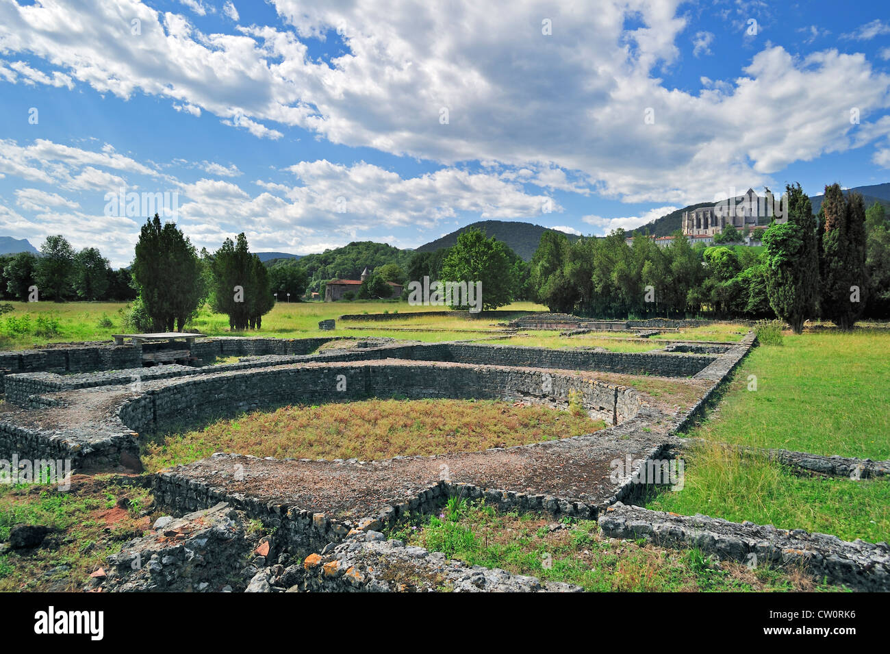 Sito archeologico che mostra le rovine romane a Saint-Bertrand-de-Comminges, Pirenei, Francia Foto Stock