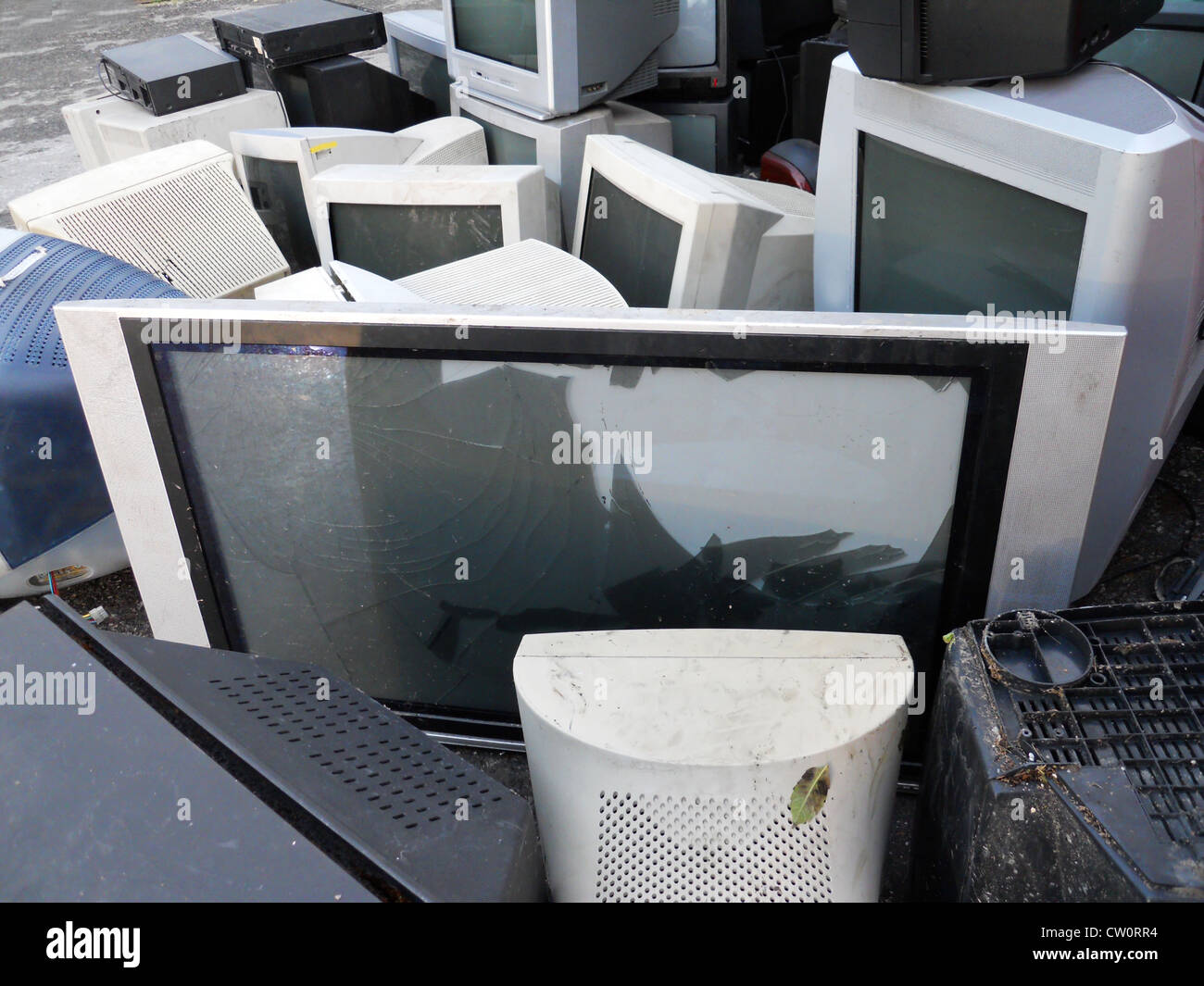 Le parti del computer e monitor per il riciclaggio elettronico Foto Stock