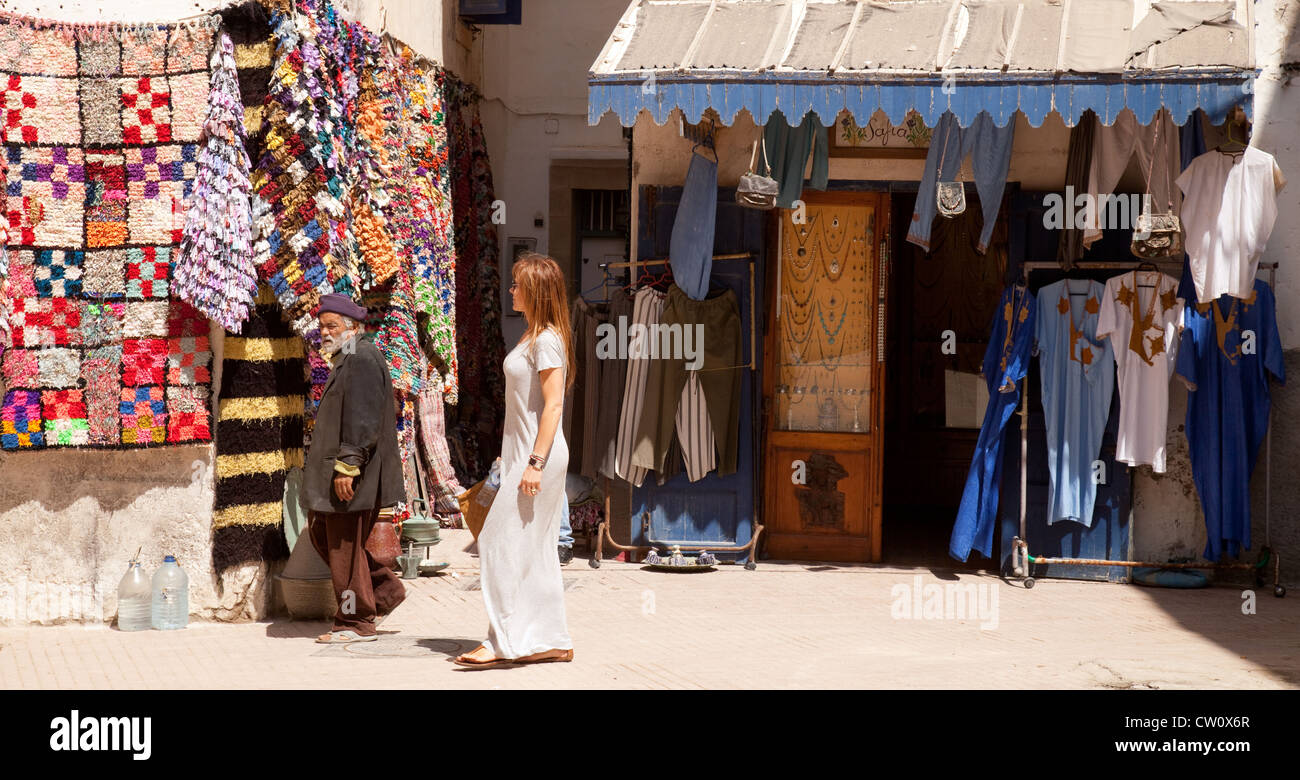 In scena il souk (mercati), la medina di Essaouira Marocco città Africa Foto Stock