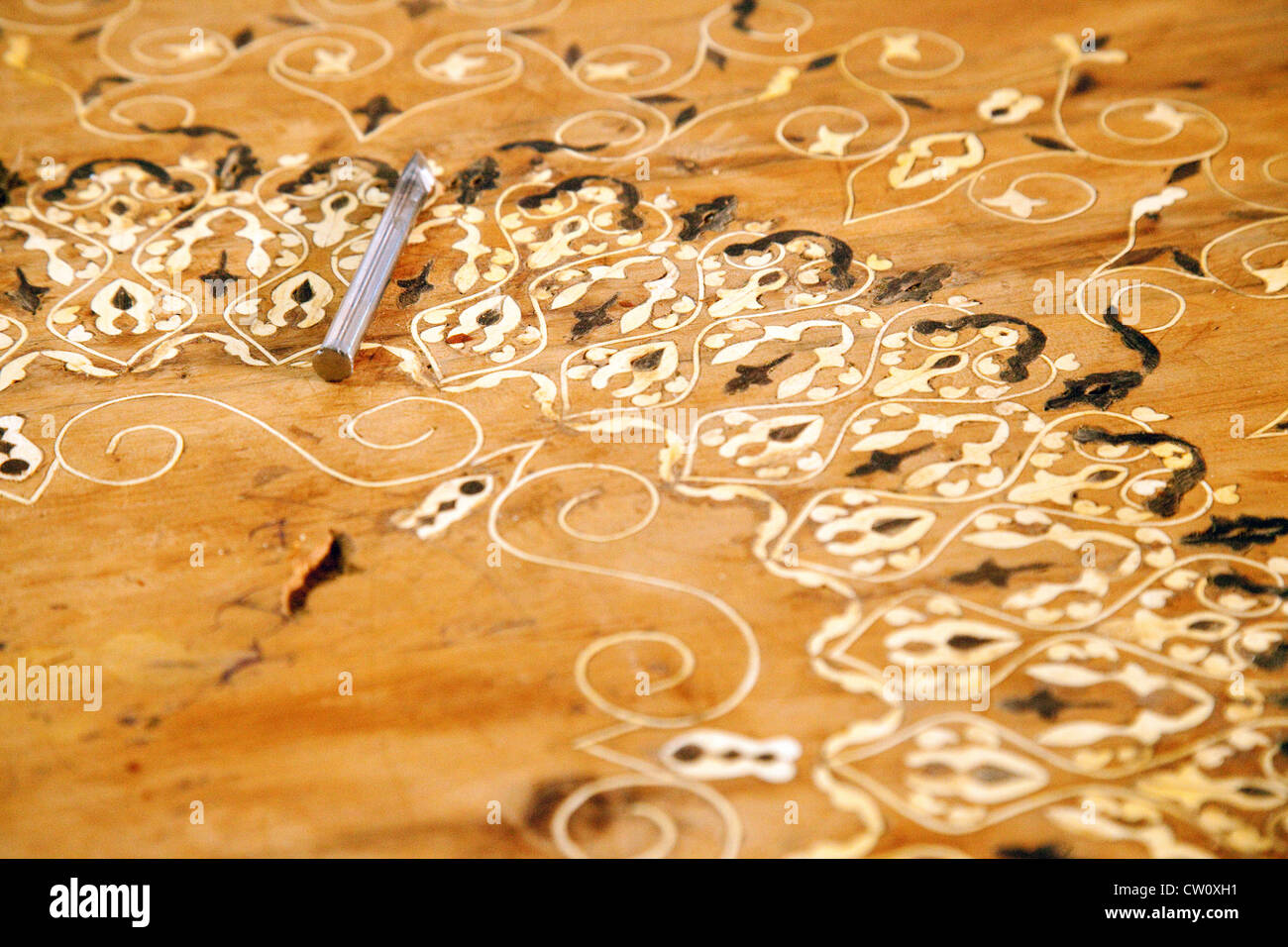 Close up di intarsio craft essendo prodotta, Marocco Foto Stock
