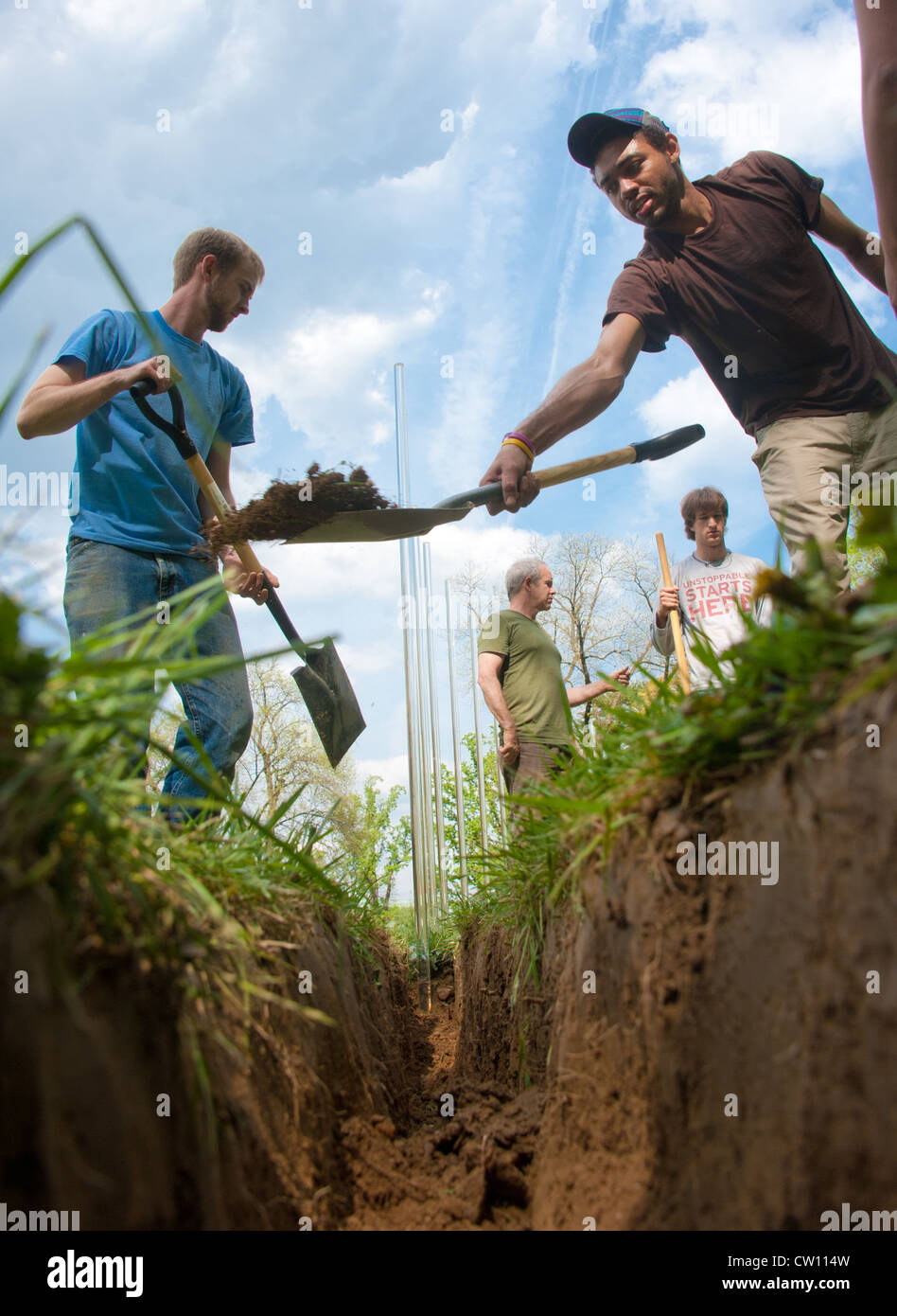Paesaggio progetto scultura con gli studenti al museo sempreverdi a Baltimore Foto Stock