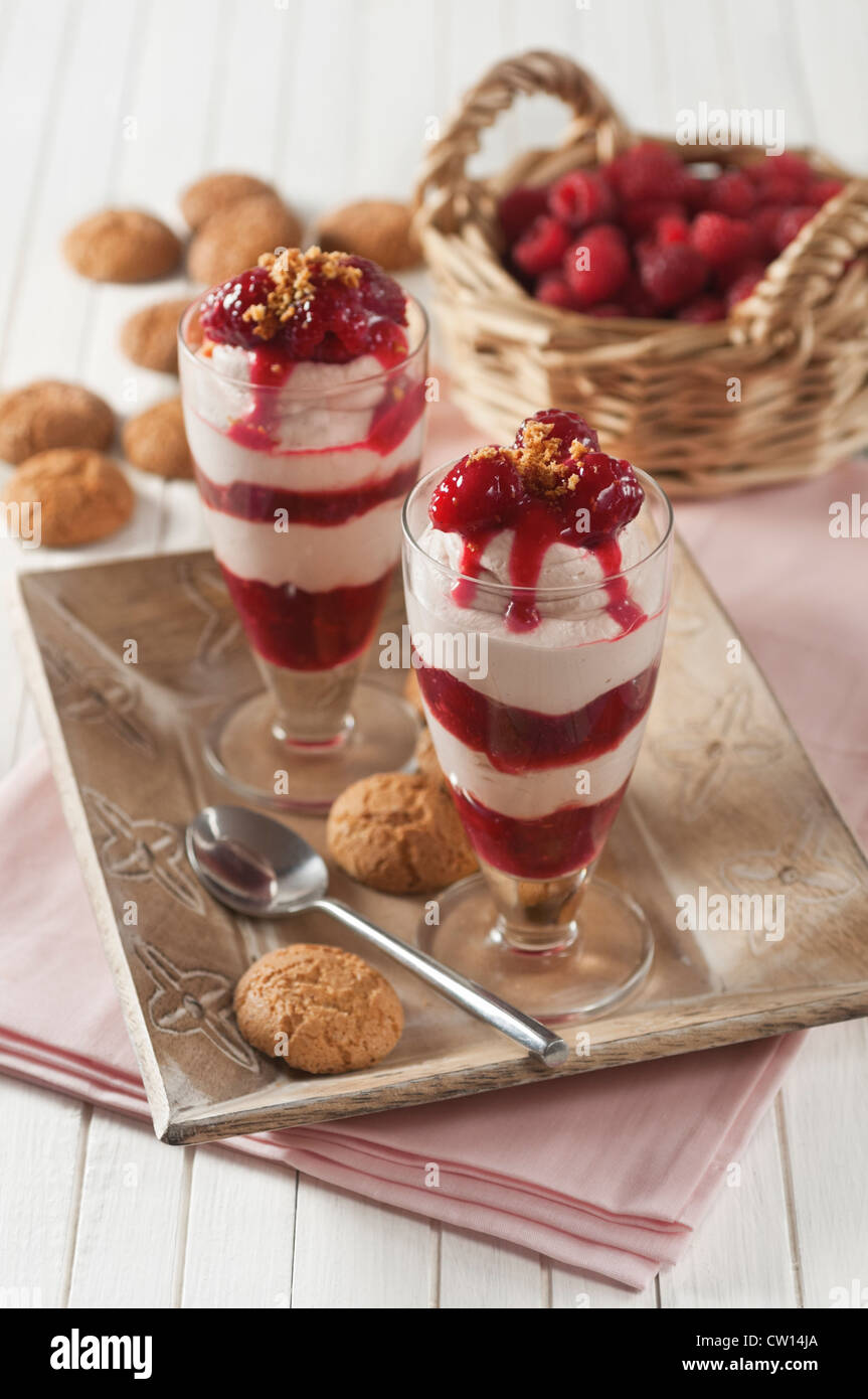 Lampone syllabub di frutta e la crema dessert Foto Stock