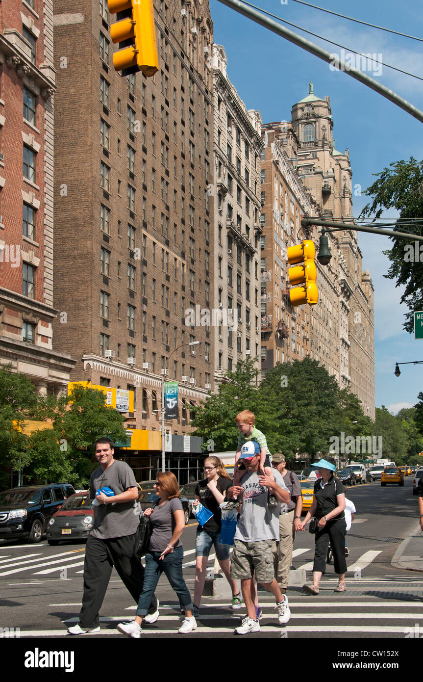 Columbus Avenue W 81st Street Upper West Side di Manhattan a New York City Stati Uniti d'America Foto Stock
