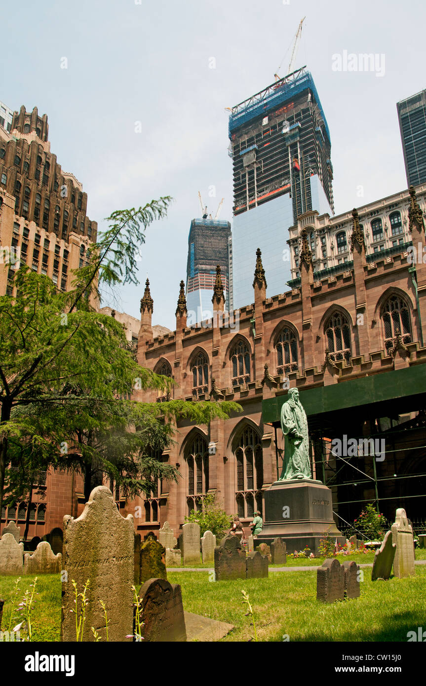 Uno sfondo World Trade Center 1 WTC Lower Manhattan Trinità Chiesa Episcopale John Watt Broadway New York City Foto Stock