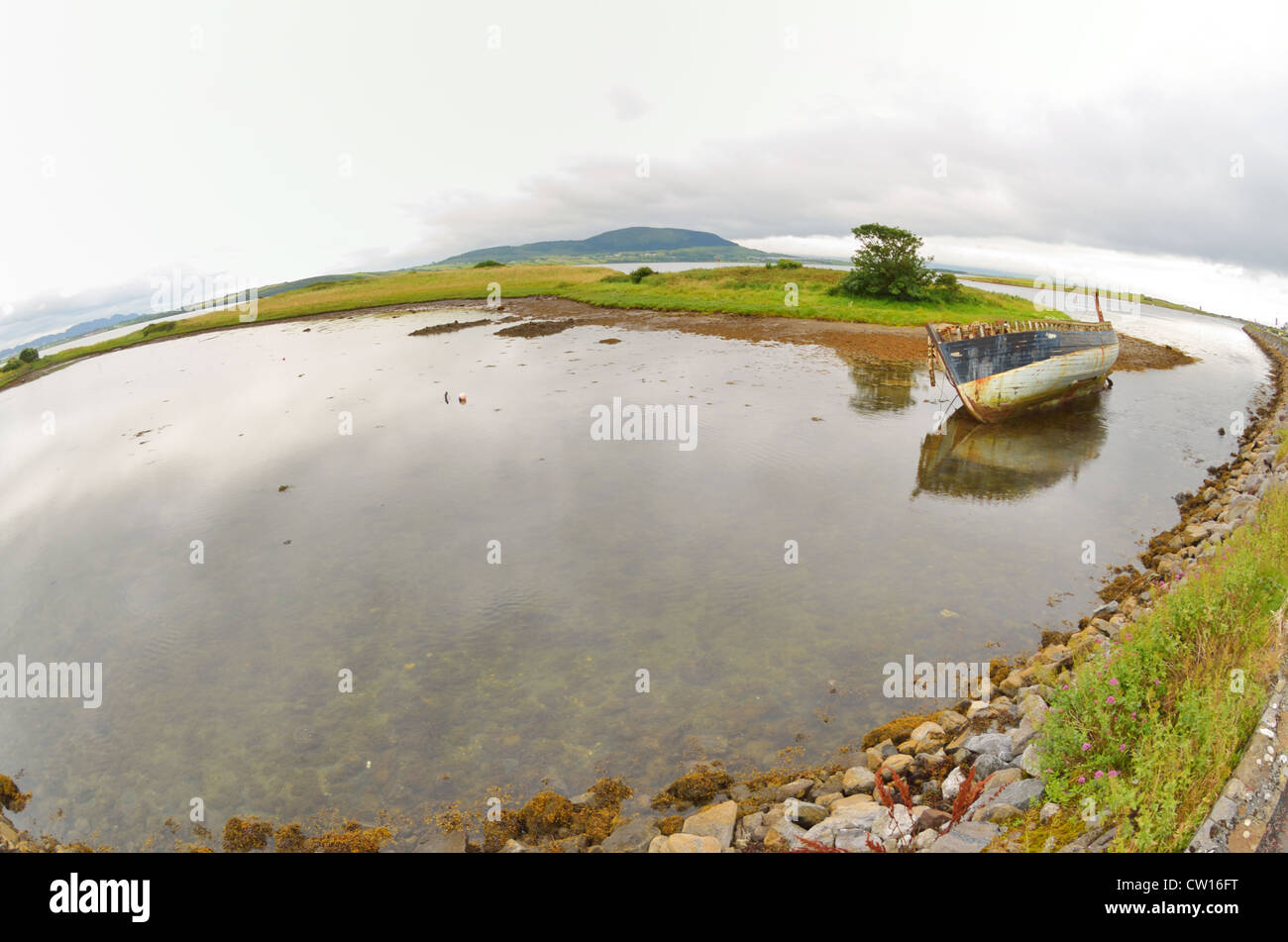 Vecchia barca da pesca in Irlanda Foto Stock