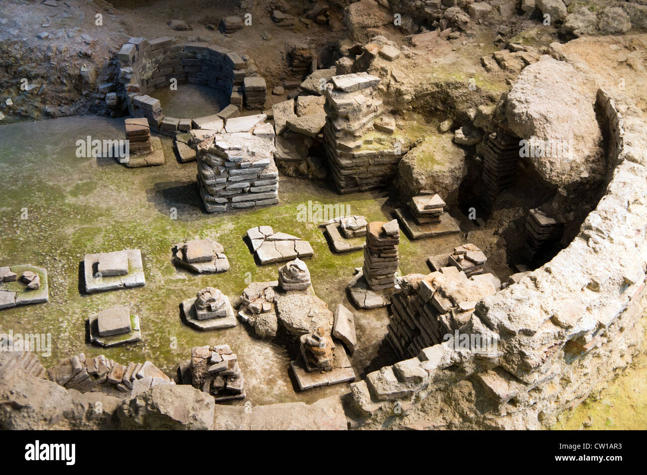 Bagno romano resta visualizzato presso il museo di Novium, Chichester. Foto Stock